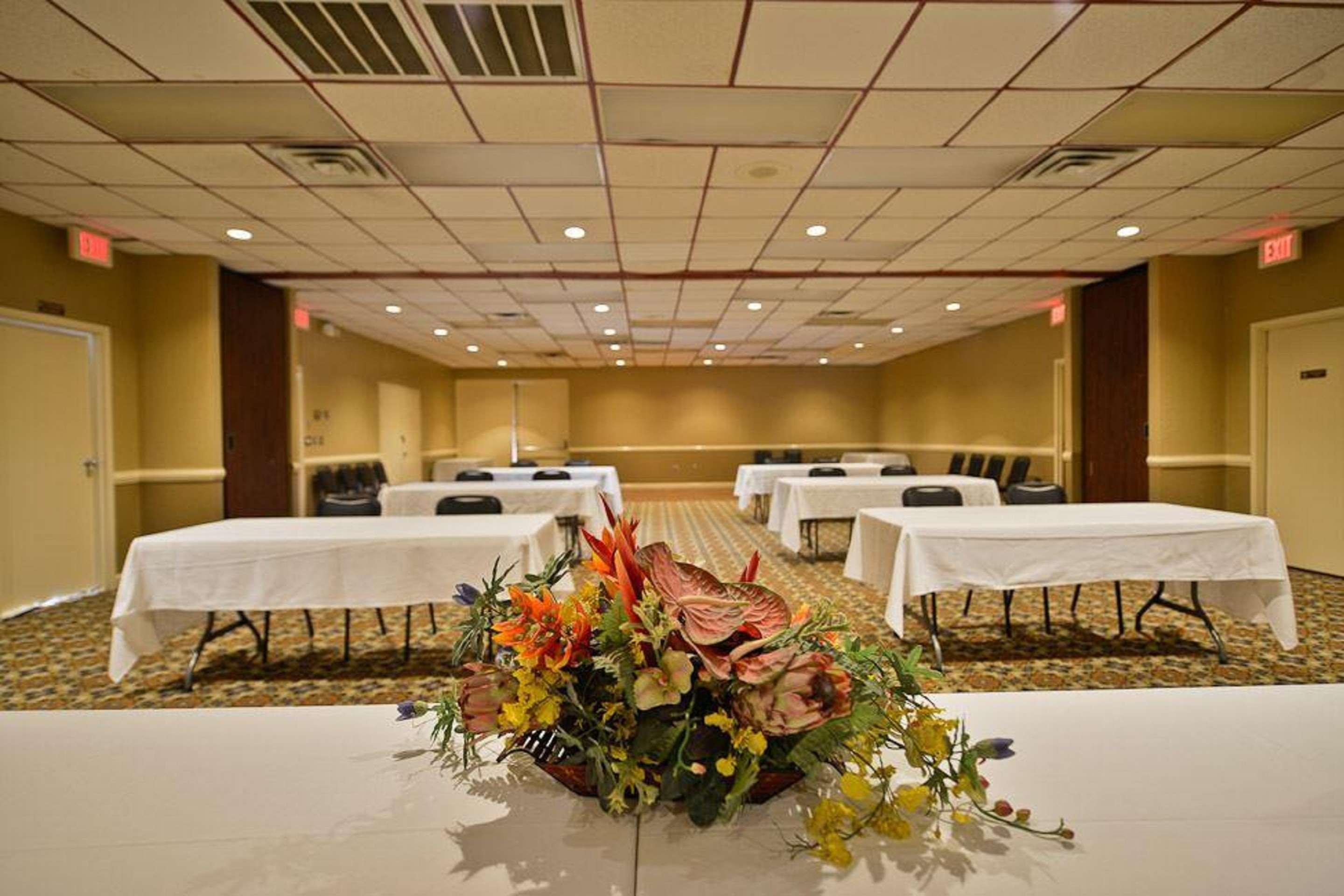 Best Western Tulsa Airport Экстерьер фото