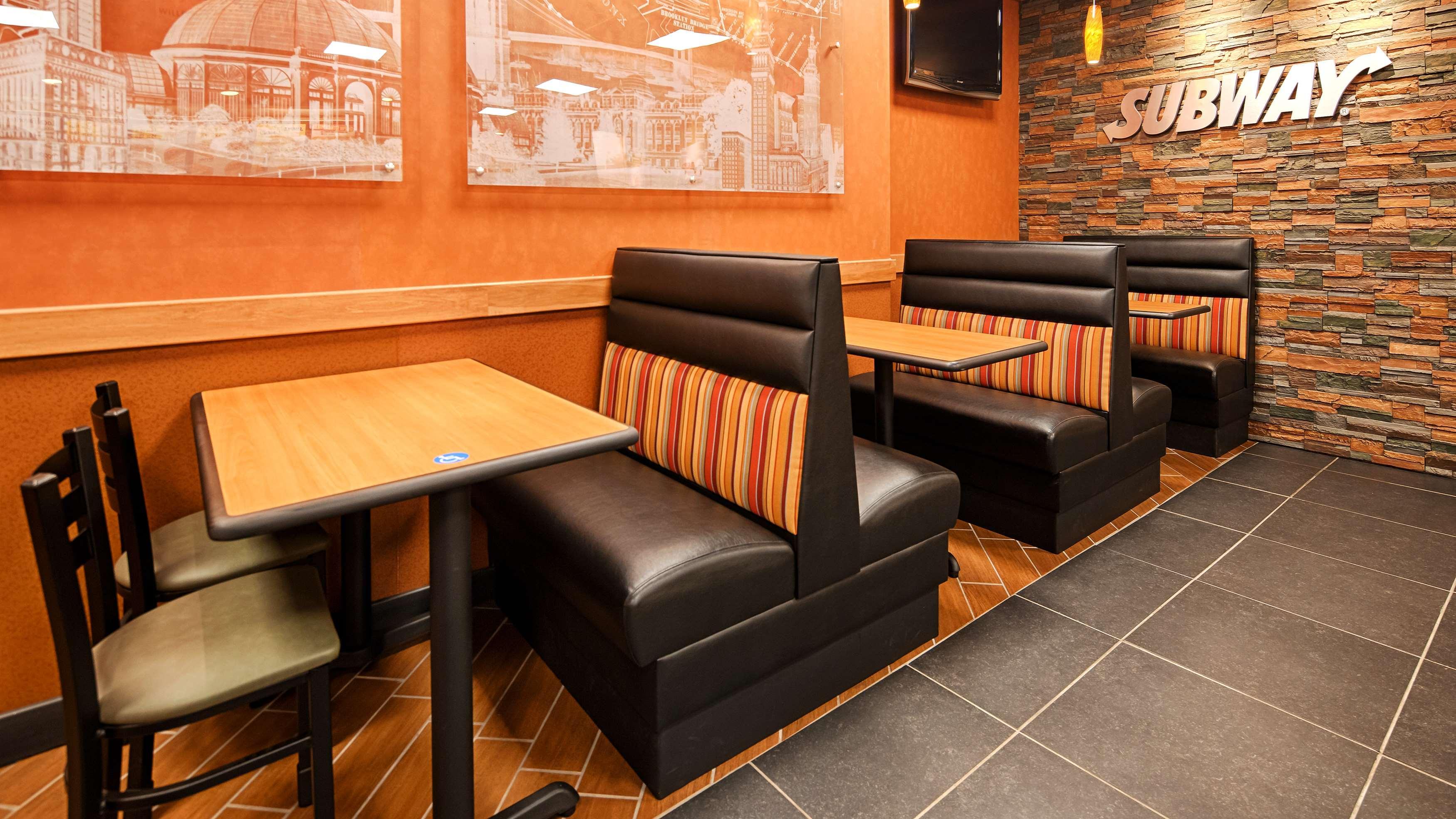 Best Western Tulsa Airport Экстерьер фото