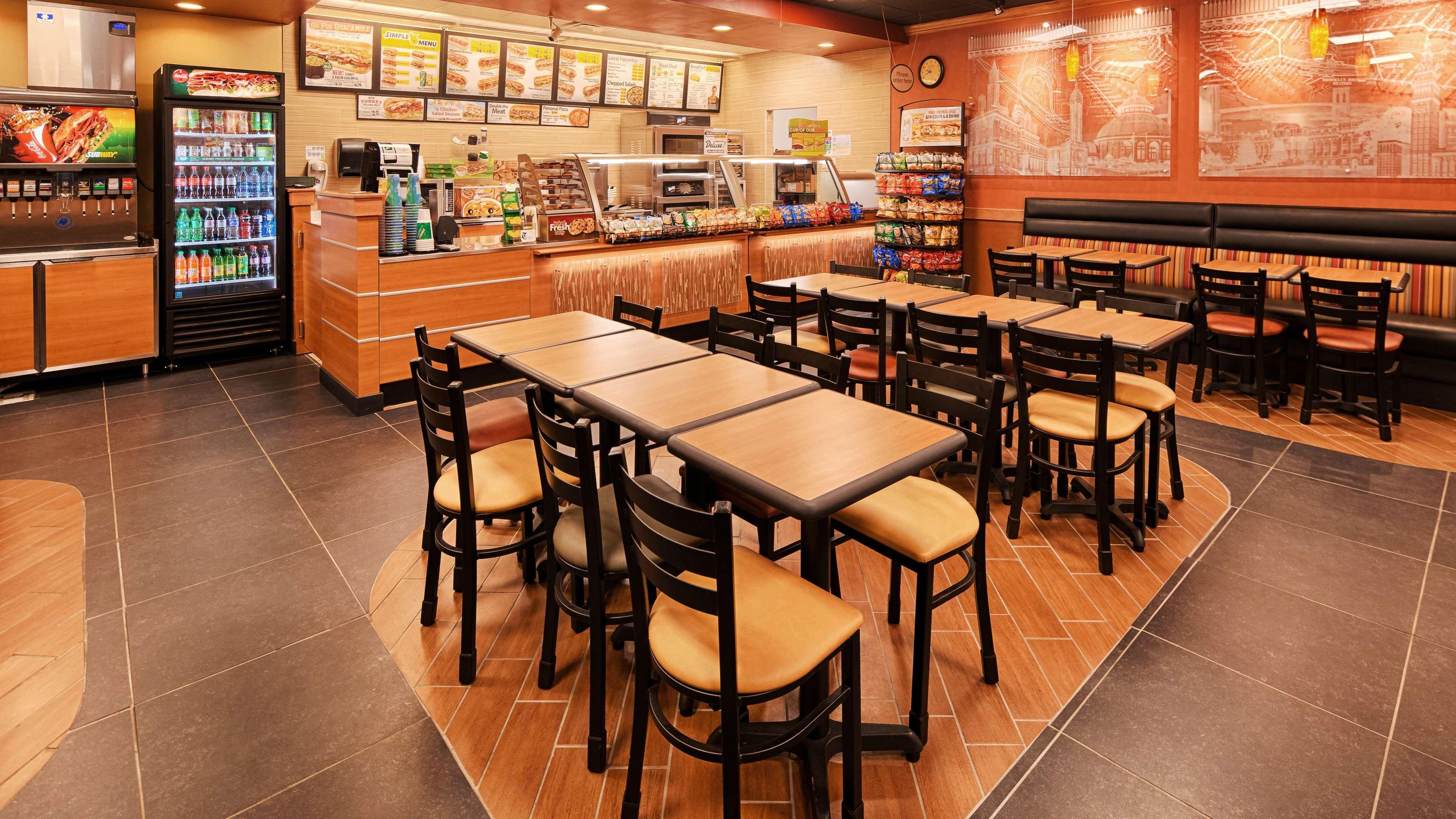 Best Western Tulsa Airport Экстерьер фото
