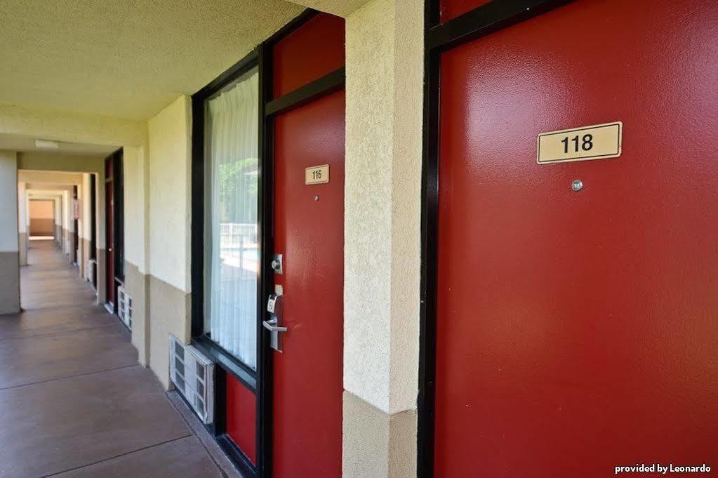 Best Western Tulsa Airport Экстерьер фото